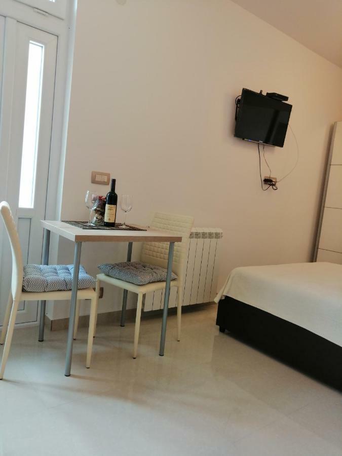 Studio Apartman Irena 2 비엘라 외부 사진